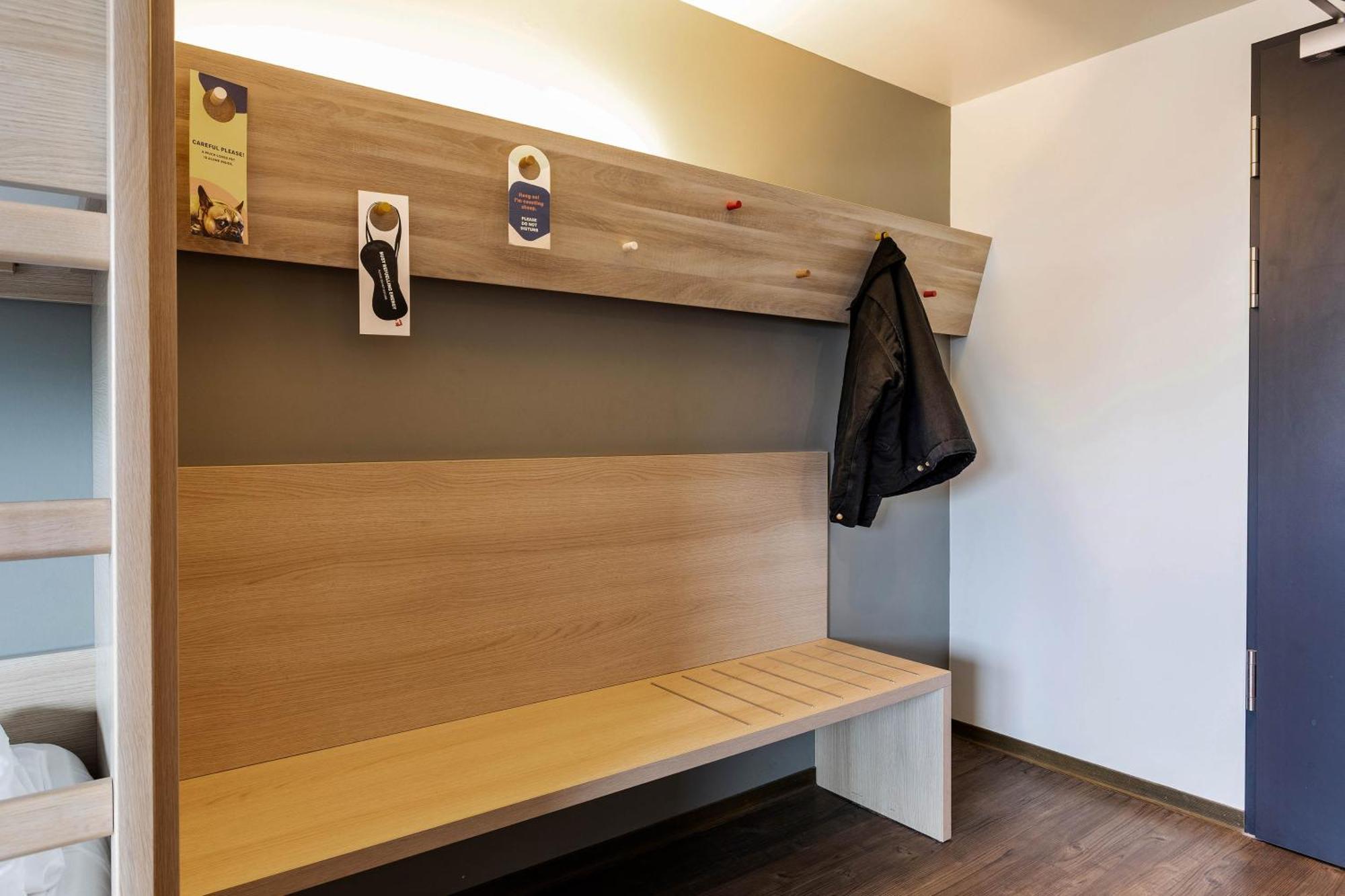Bed 4-Bed Mixed Dormitory Room